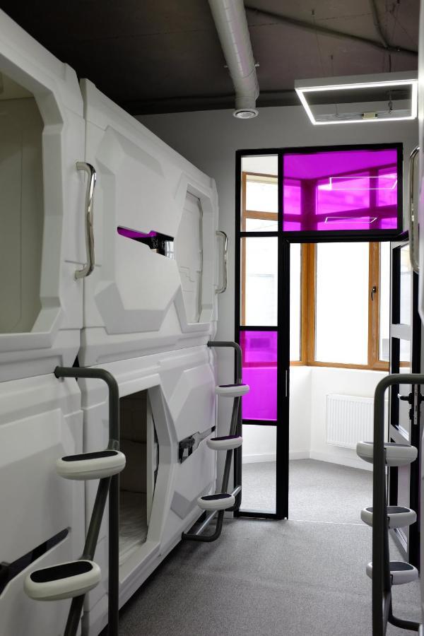 Av-1 Capsule Hotel كييف المظهر الخارجي الصورة