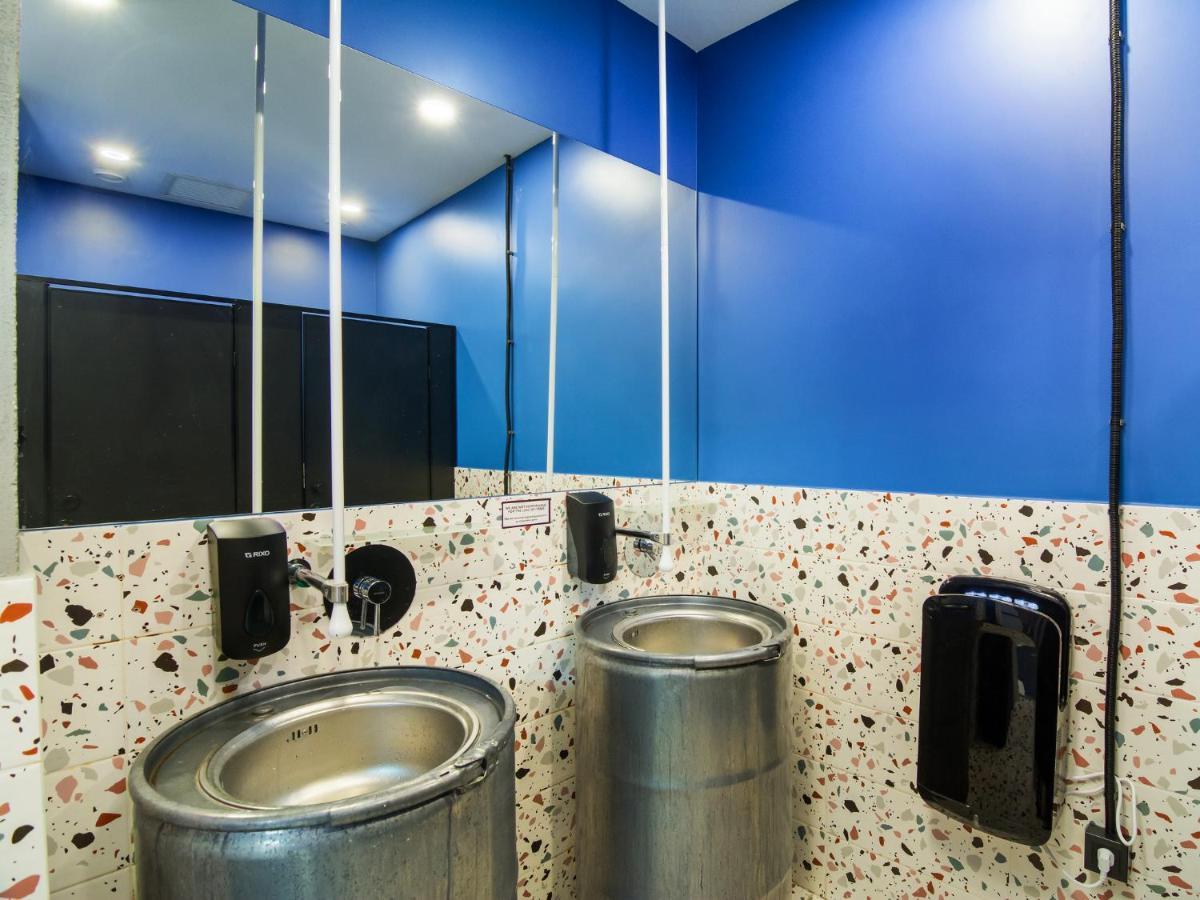Av-1 Capsule Hotel كييف المظهر الخارجي الصورة