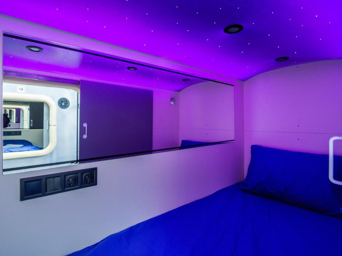 Av-1 Capsule Hotel كييف المظهر الخارجي الصورة