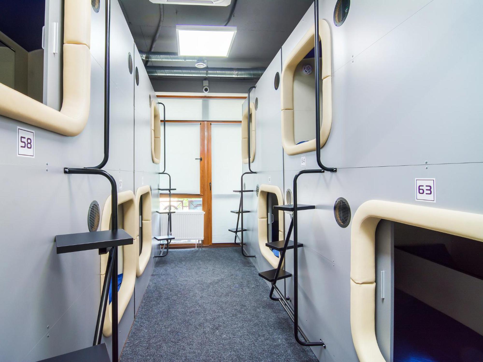 Av-1 Capsule Hotel كييف المظهر الخارجي الصورة