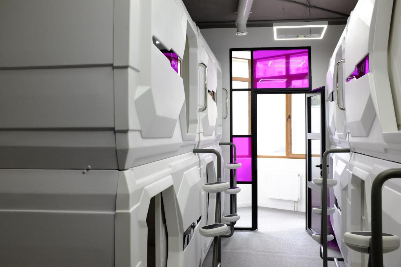 Av-1 Capsule Hotel كييف المظهر الخارجي الصورة